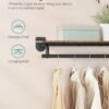 Sieninė drabužių kabykla su lentyna ir drabužių skersiniu, 109 cm – SONGMICS