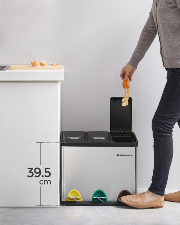 Metalinė rūšiavimo šiukšliadėžė su 3 skyriais ir pedalais, 24 l (3 × 8 l), sidabrinė – SONGMICS