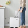 Dviguba rūšiavimo šiukšliadėžė 2 × 15 l su pedalais, 30 l, balta – SONGMICS