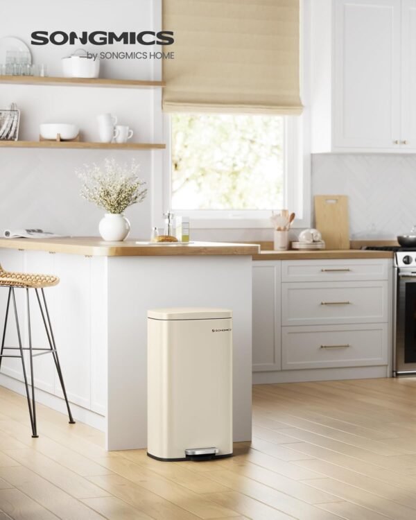 Metalinė šiukšliadėžė su pedalu ir Soft-Close dangčiu, 30 l, smėlio spalvos – SONGMICS