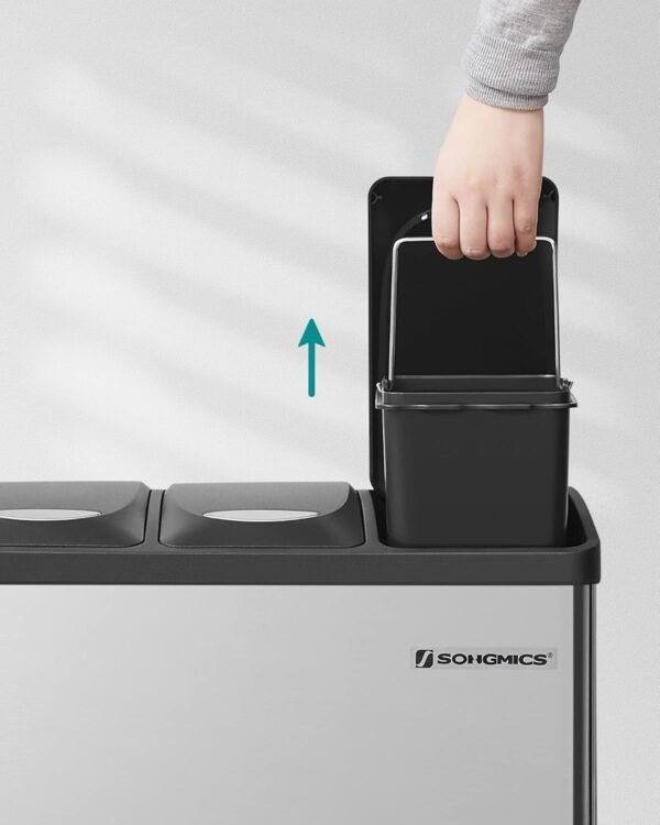 Metalinė rūšiavimo šiukšliadėžė su 3 skyriais ir pedalais, 24 l (3 × 8 l), sidabrinė – SONGMICS